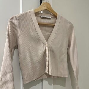 ZARA Cropped Beige Cream Cardigan